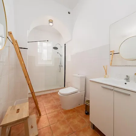 Large By Avenida Da Liberdade 7br Apartment *