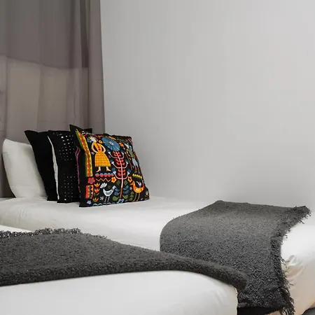 Large By Avenida Da Liberdade 7br Lisboa