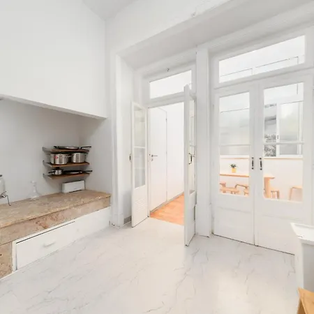 Large By Avenida Da Liberdade 7br Lisbon