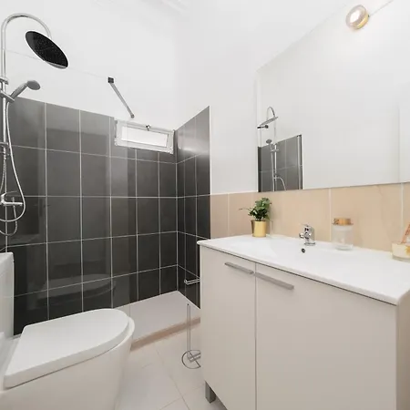 Large By Avenida Da Liberdade 7br Apartment