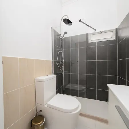 Large By Avenida Da Liberdade 7br Apartment *