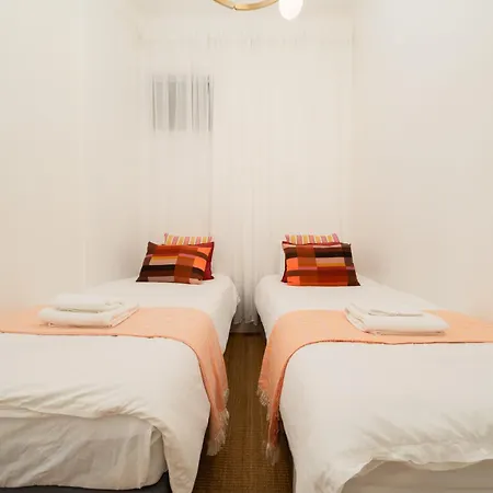 Large By Avenida Da Liberdade 7br * Lisboa