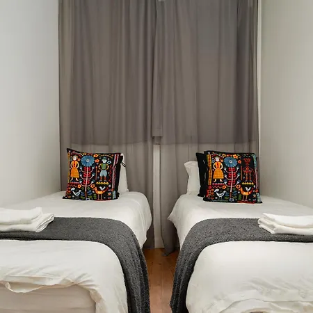 Large By Avenida Da Liberdade 7br Apartment *